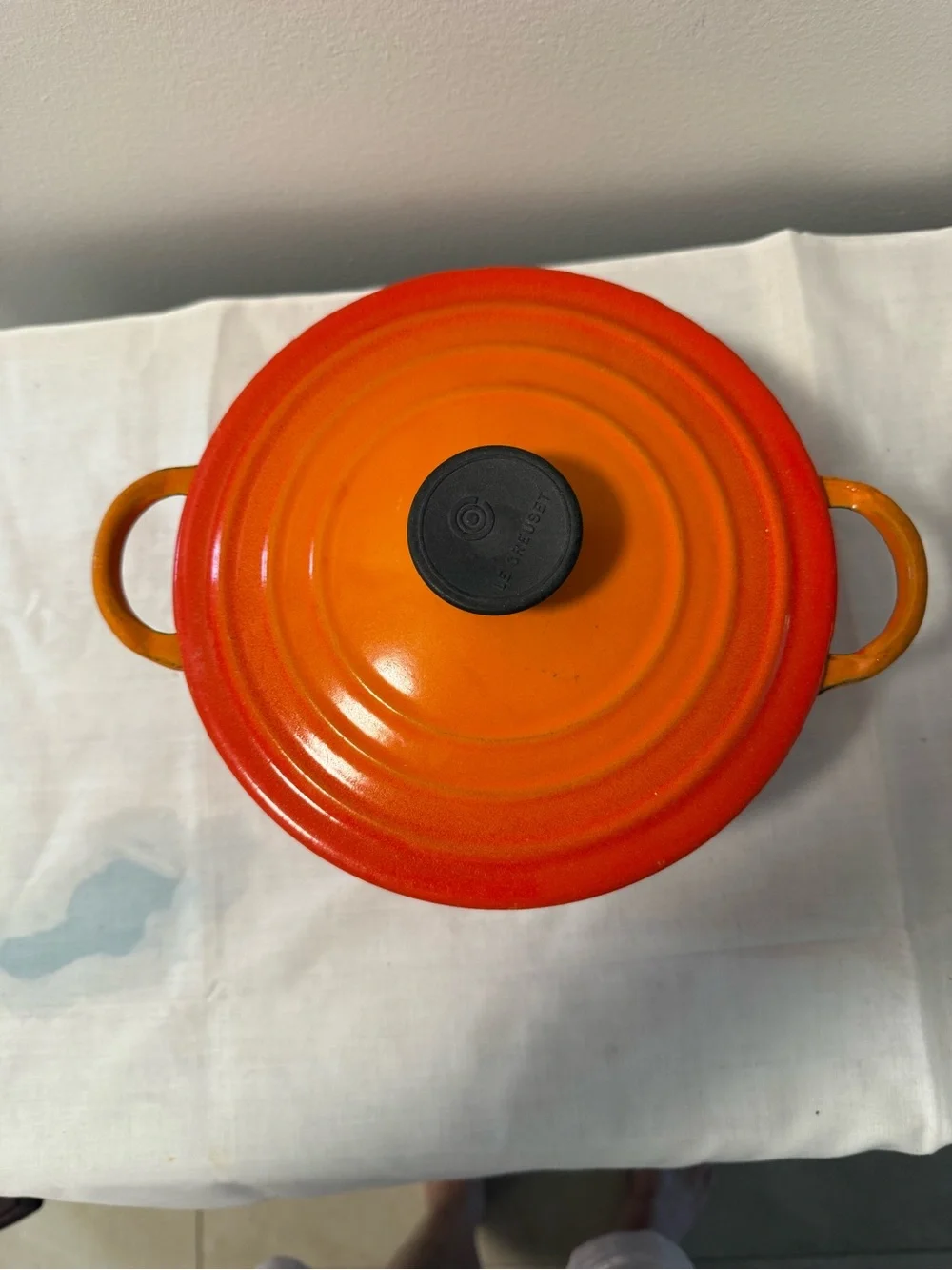 Le Creuset Orange Gradient Round Dutch Oven with Lid B 2 Qt see pictures